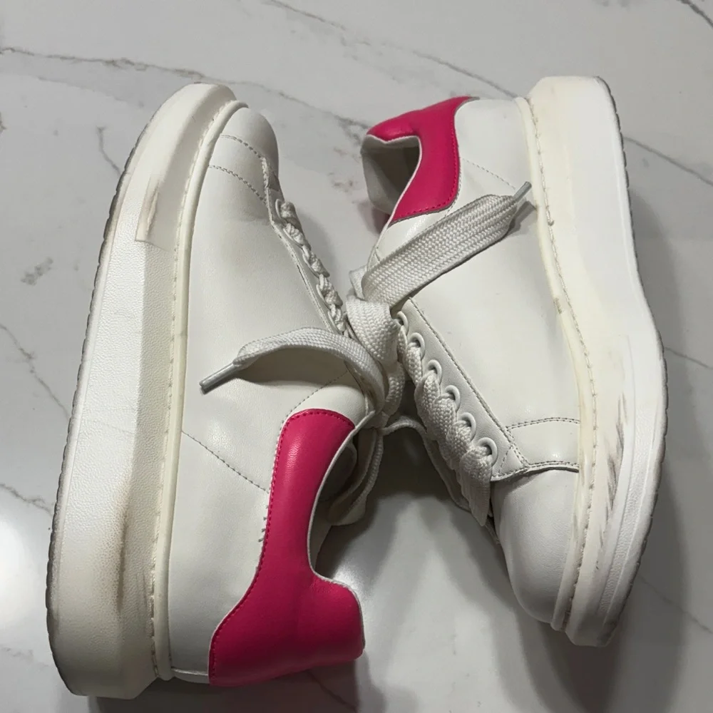Steve Madden White and Pink Sneakers